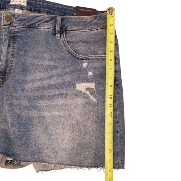 Ava & Viv Stretch High Rise Midi Distressed Raw Hem Jean Shorts Size 26. - Picture 6 of 8